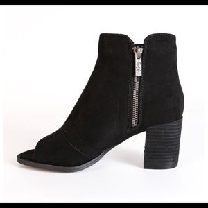 LIKE NEW Mari Ann Axle Peep Toe Boot